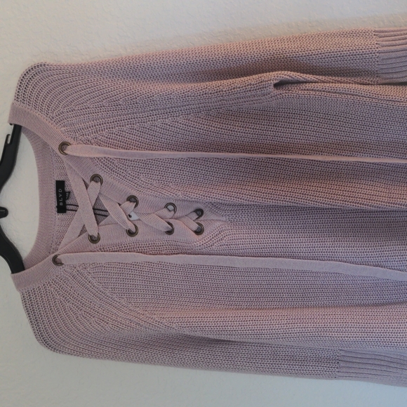 BLVD Knit Lace Front Tunic asymmetric hem Sz: S/M NWT - Picture 3 of 10